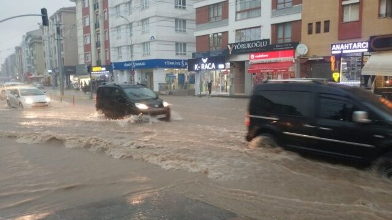 Eskişehir şiddetli yağışa teslim oldu
