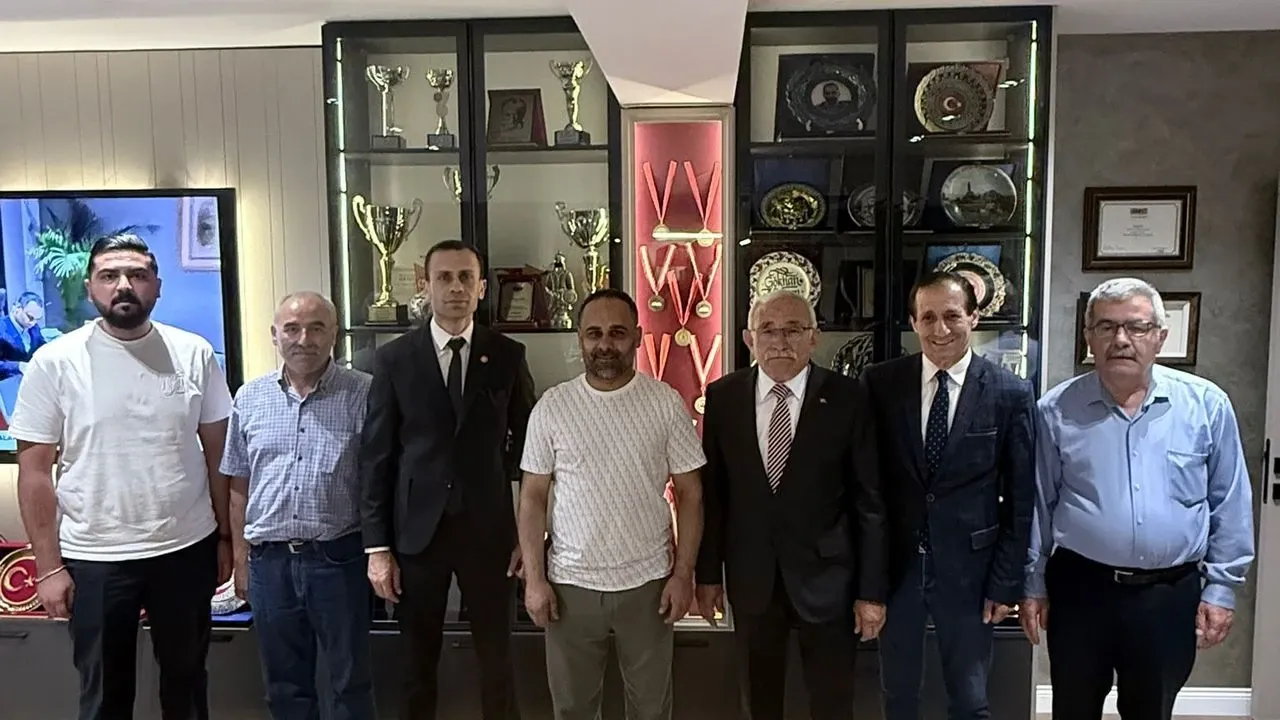MHP Odunpazarı İlçe Başkanı Ünal'dan Medya 26 Grubu'na Ziyaret