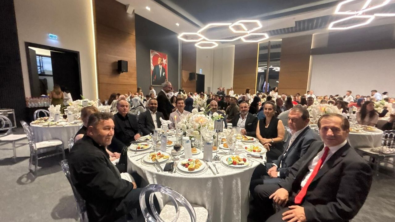 Genç Çift Görkemli Bir Düğünle Dünyaevine Girdi