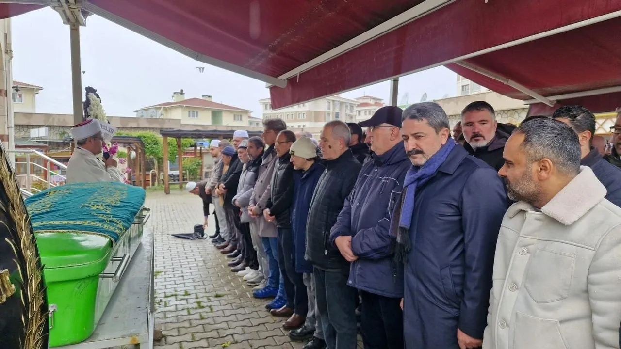 Gazeteci Ertuğrul Yılmaz Eskişehir'de Son Yolculuğuna Uğurlandı