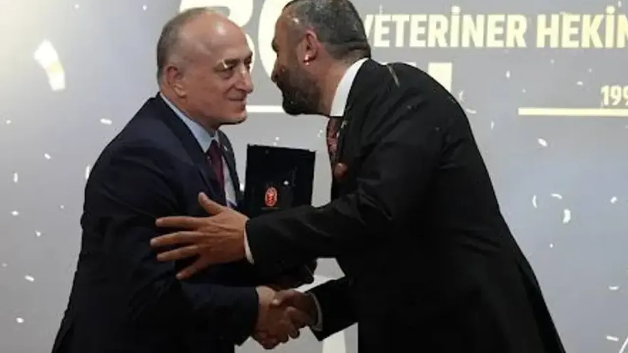 Eskişehir-Bilecik Veteriner Hekimler Odası’ndan Hizmet Plaketi