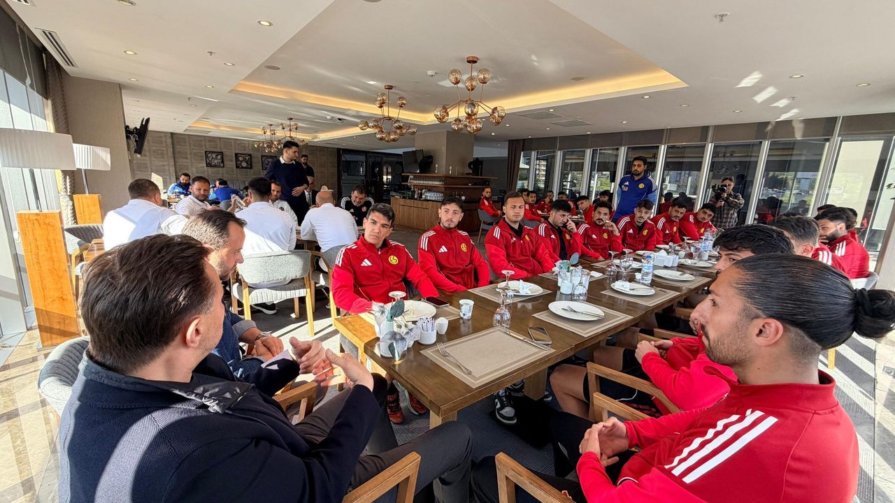 Hatipoğlu, Eskişehirspor’un Balıkesir maçı öncesi moralini gözlemledi