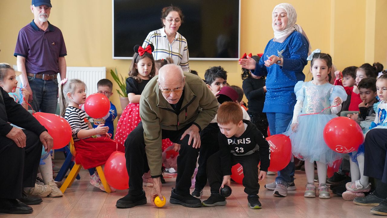 Kuşaklar bir arada 23 Nisan coşkusunu paylaştı