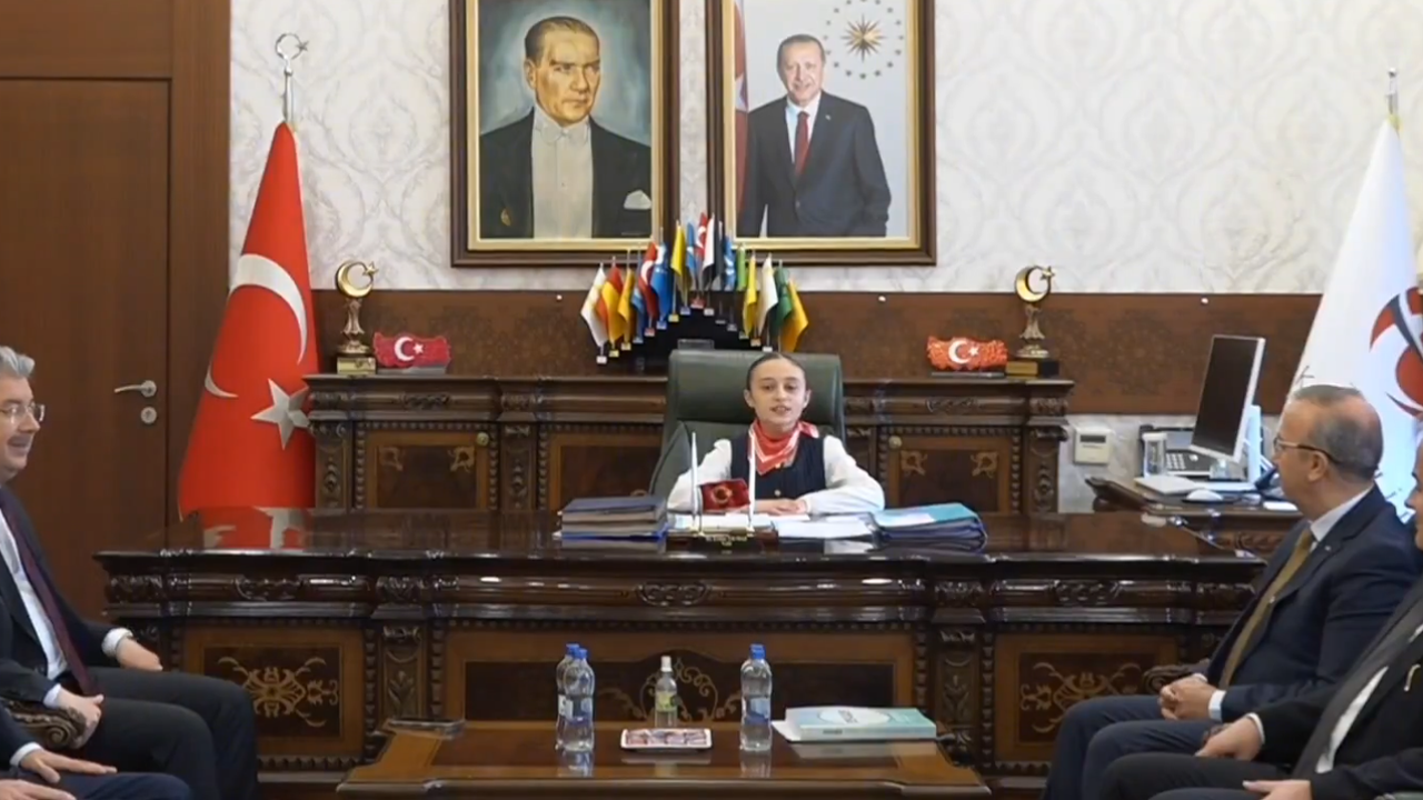 Vali Yılmaz Koltuğu Devretti: Buğlem Berra’dan Kitap Erişimi Hamlesi