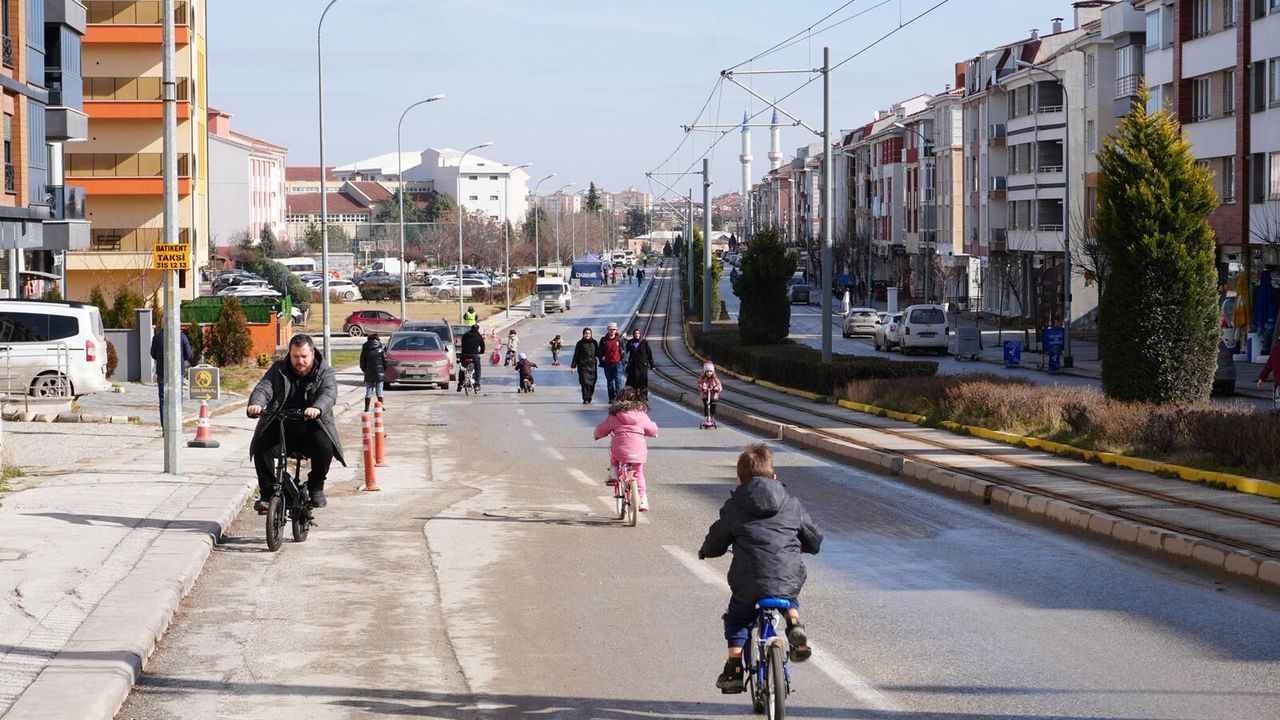 Pazar Günü Araç Yasak, Keyif Serbest: İşte Trafiğe Kapatılacak Cadde ve Sokaklar