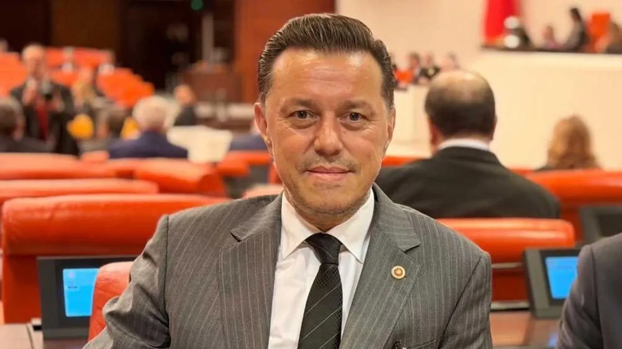 Nebi Hatipoğlu’ndan Sert Eleştiri: "Liyakatsiz Atamaların Bedelini Şehir Ödüyor"