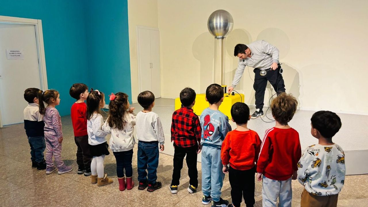 Minikler bilim haftasında bilimler tanıştı