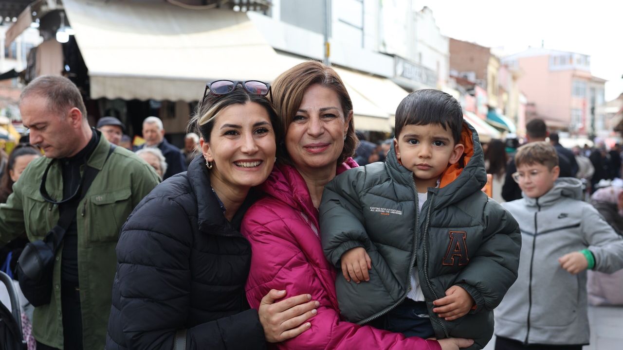 Başkan Ünlüce bayram coşkusunu halkla yaşadı
