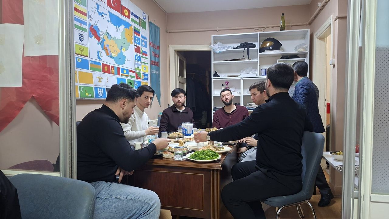 Eskişehir’den Özbekistan’a Selam: Kamron Rustamov ve Ekibinden Duygulandıran Ziyaret