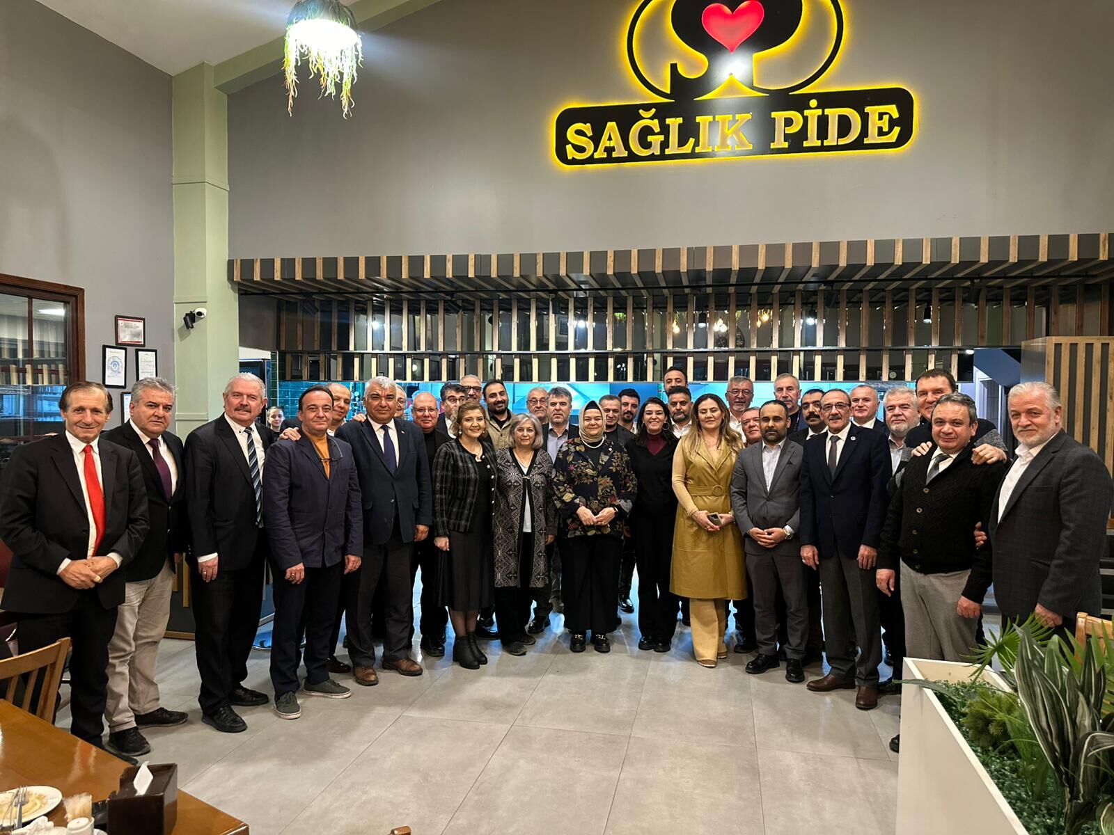 Ayşen Gürcan'dan Dostluk ve İstişare Meclisi'nin konuğu oldu