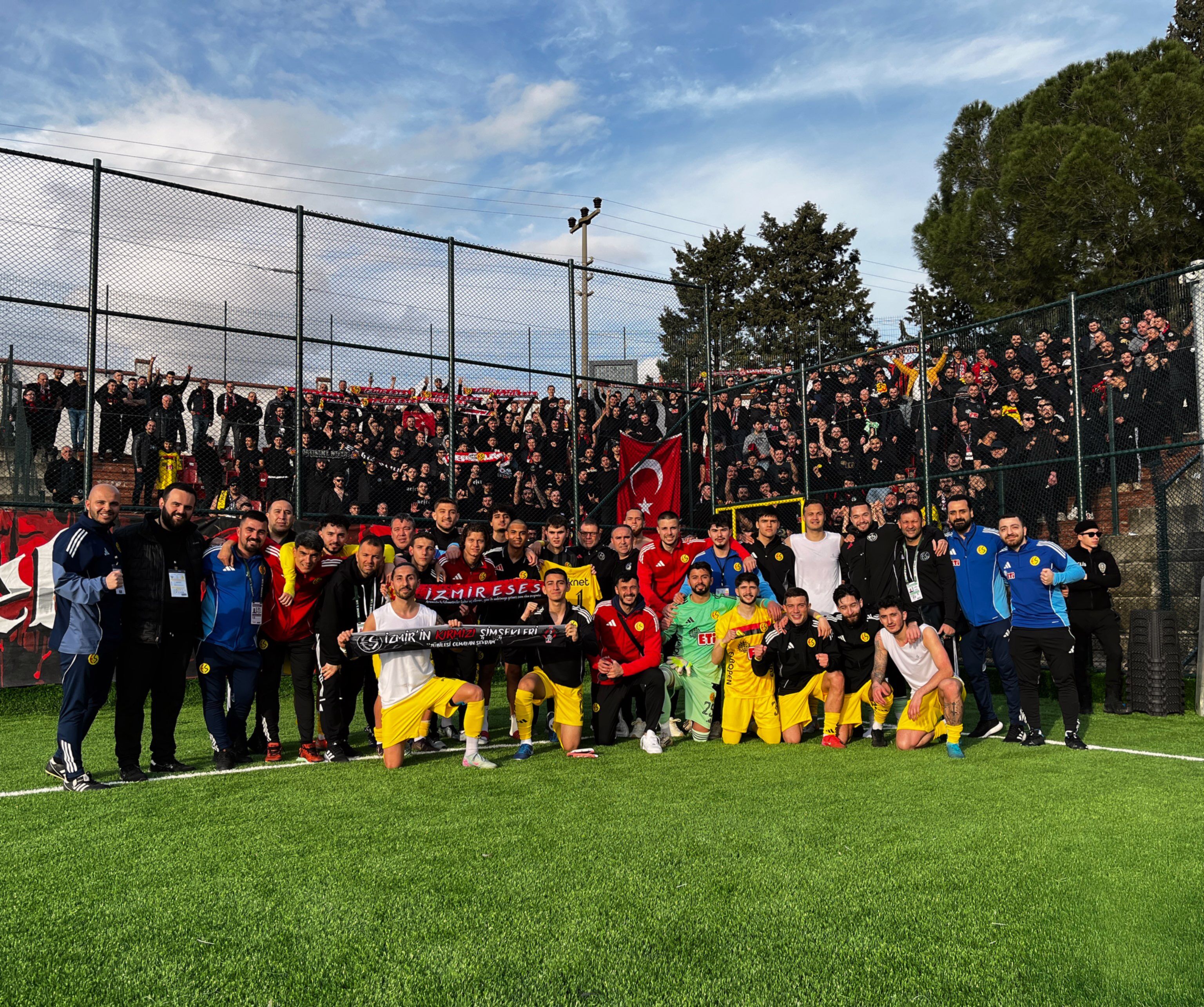 Tribünde yürek burkan detay, Es-Es’in ruhunu anlattı!