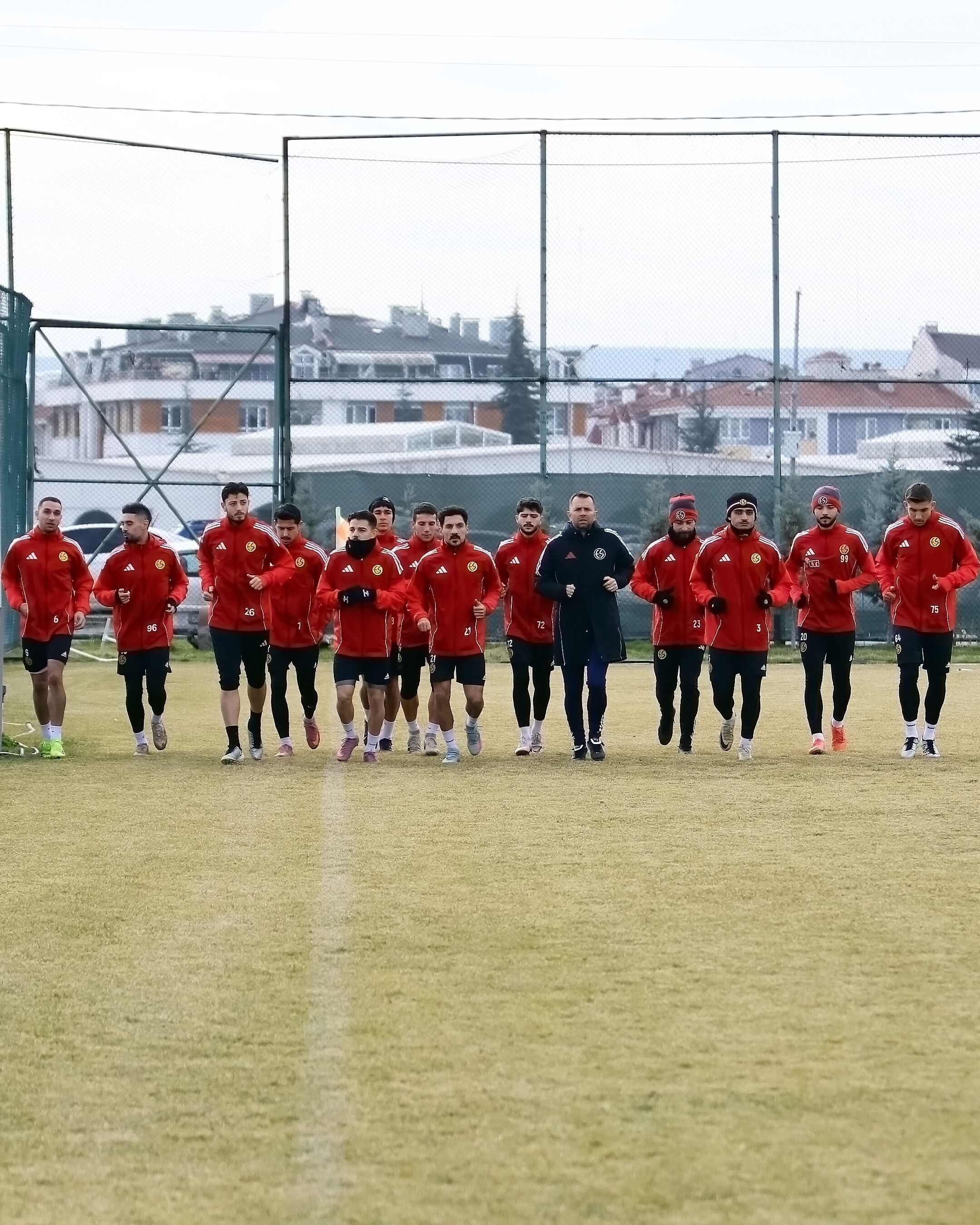 Es-Es sahasında Altay’ı devirip zirveyi bırakmak istemiyor!