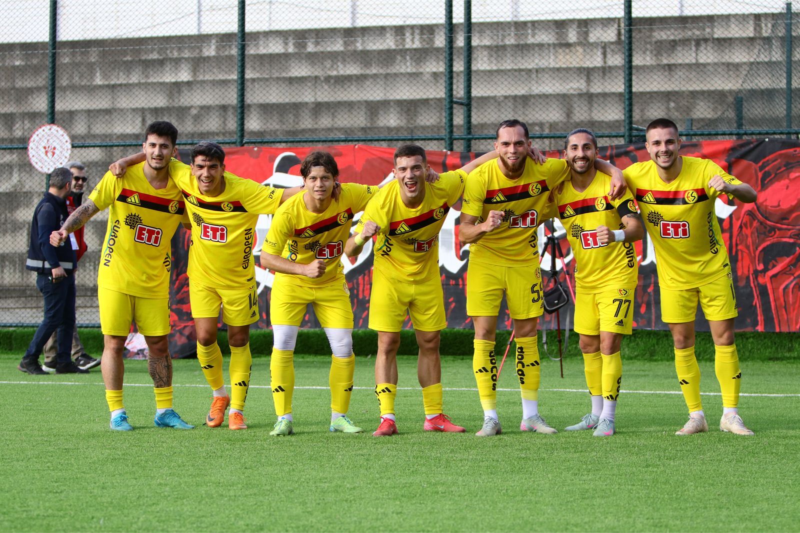 Es-Es deplasmanda gol yağdırdı, Nazilli’ye acımadı!