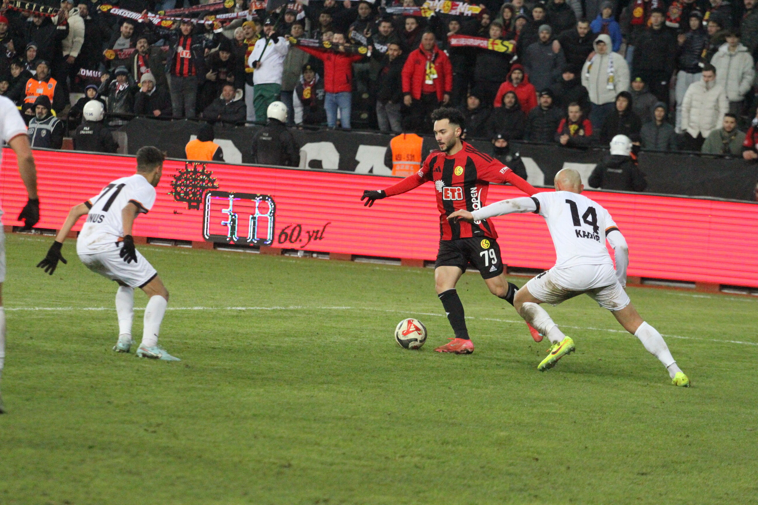 Eskişehirspor şampiyonluk yolunda kritik seriye giriyor