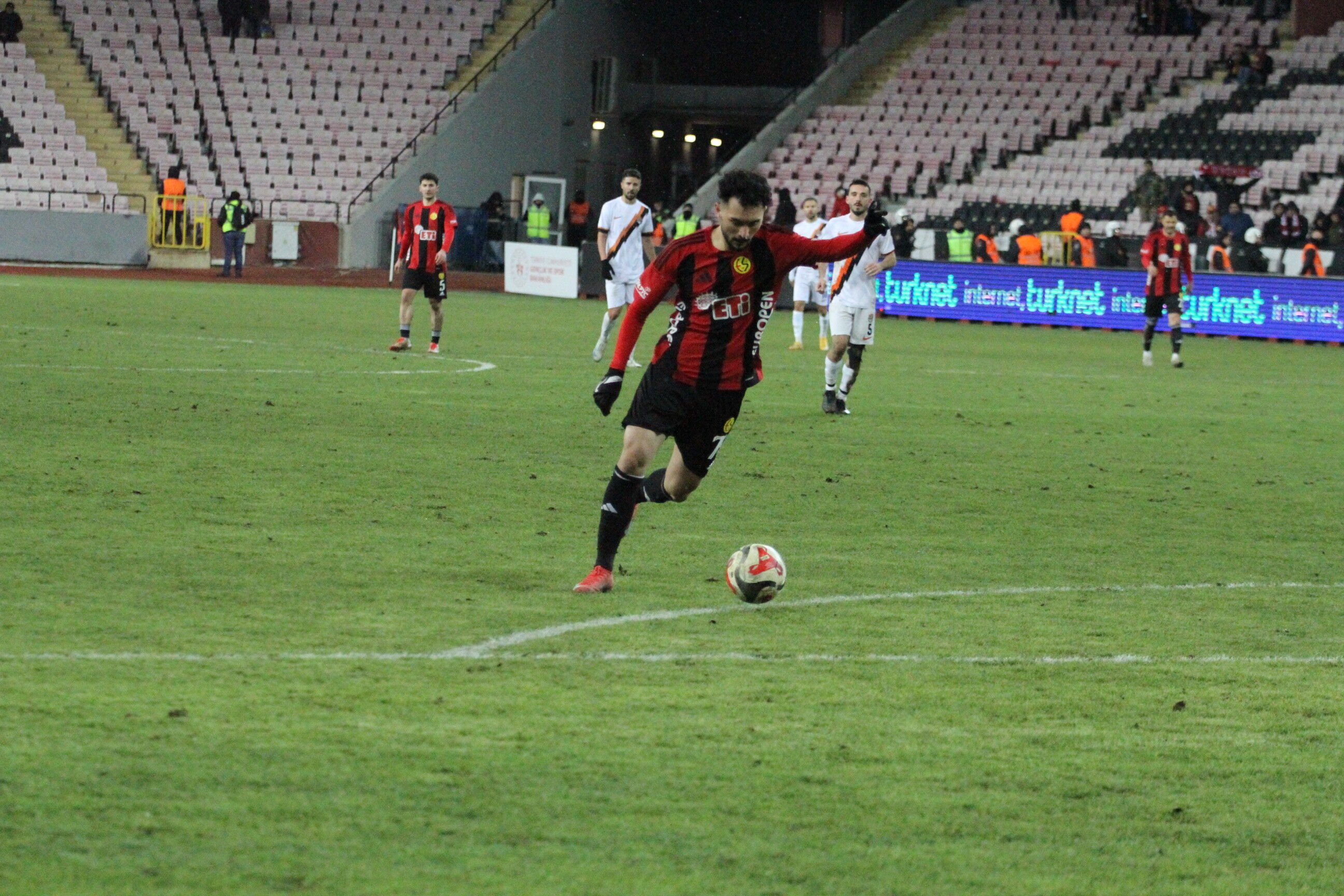 Yeni transferler Eskişehirspor’da beğeni topladı