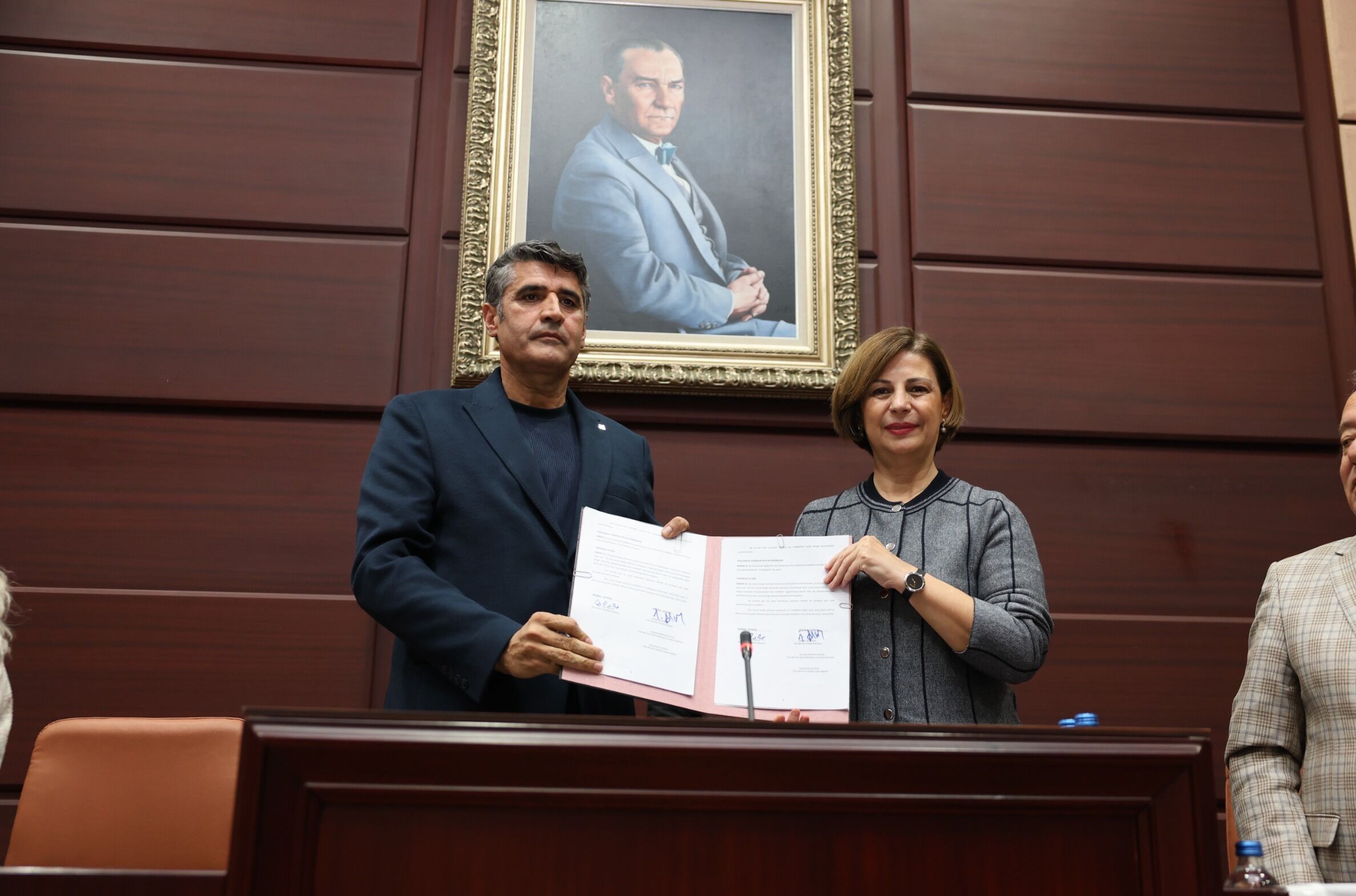 Büyükşehirde sözleşme sevinci yaşandı