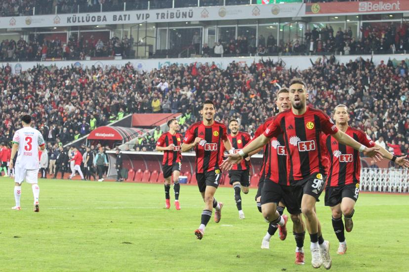 Eskişehirspor Taraftarı İlk Yarıya Damga Vurdu!