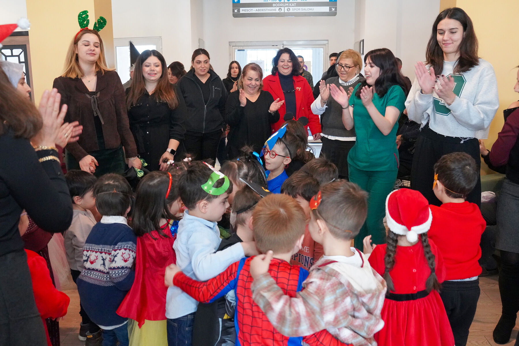Yeni yıl buluşması: Minikler deneyimli vatandaşlarla bir arada