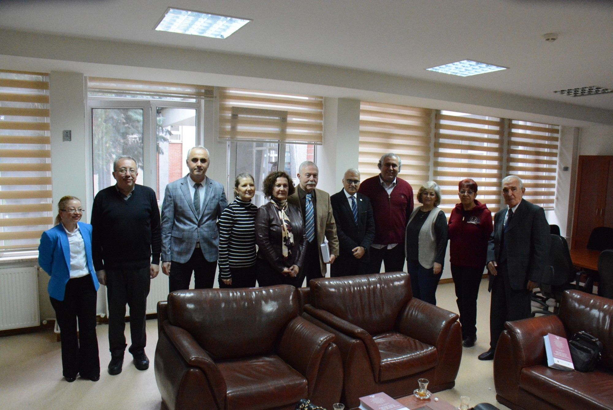 Akar Öcal’a anlamlı armağan