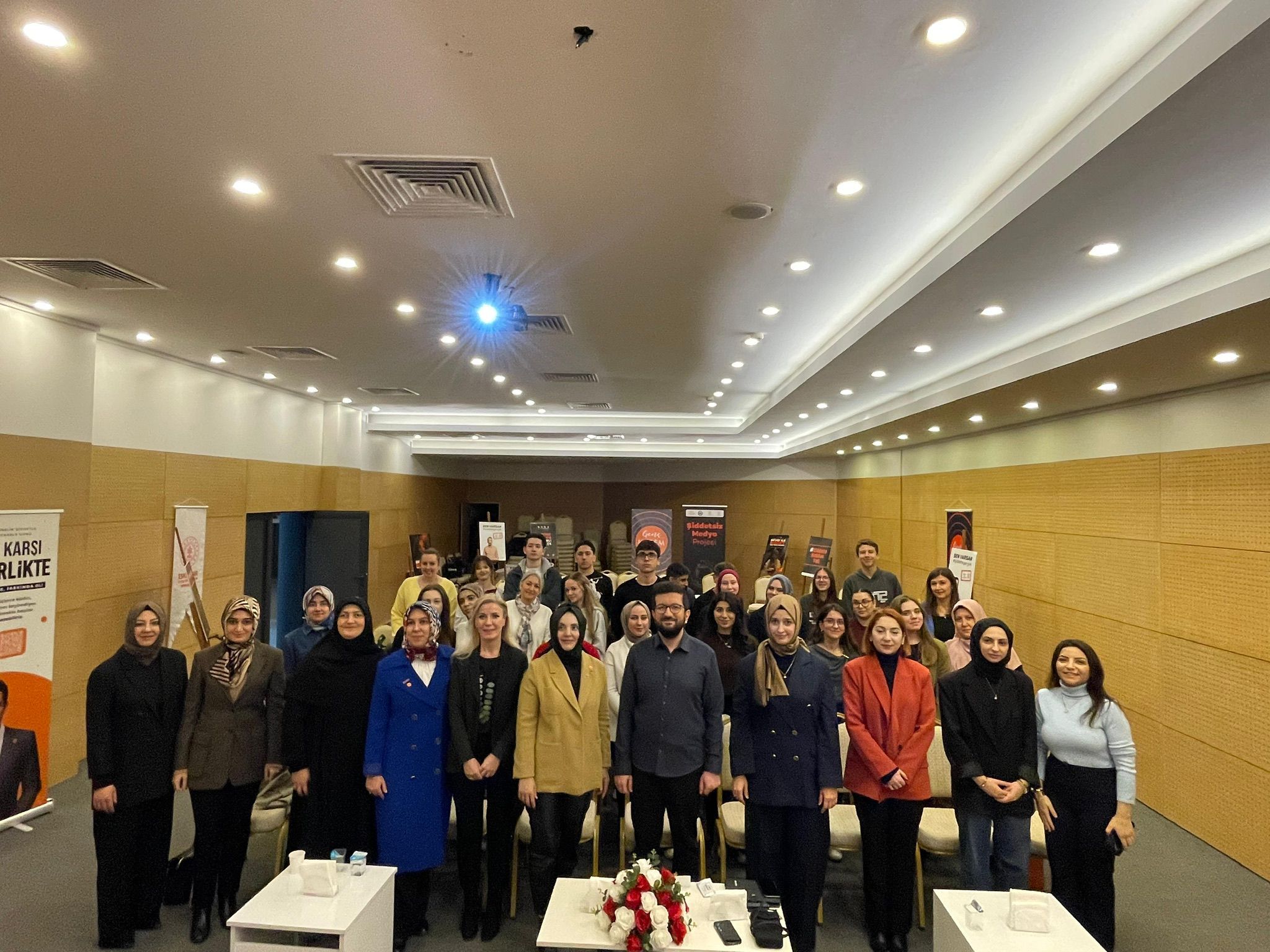 Şiddetsiz medya, bilinçli gençlik