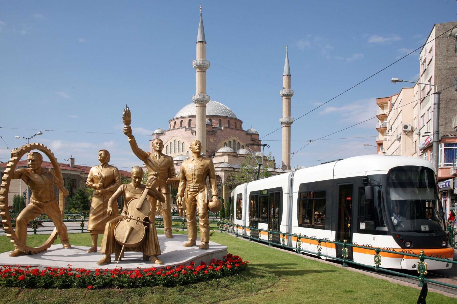 Kent içi ulaşımın simgesi Estram 21’inci yılını kutladı