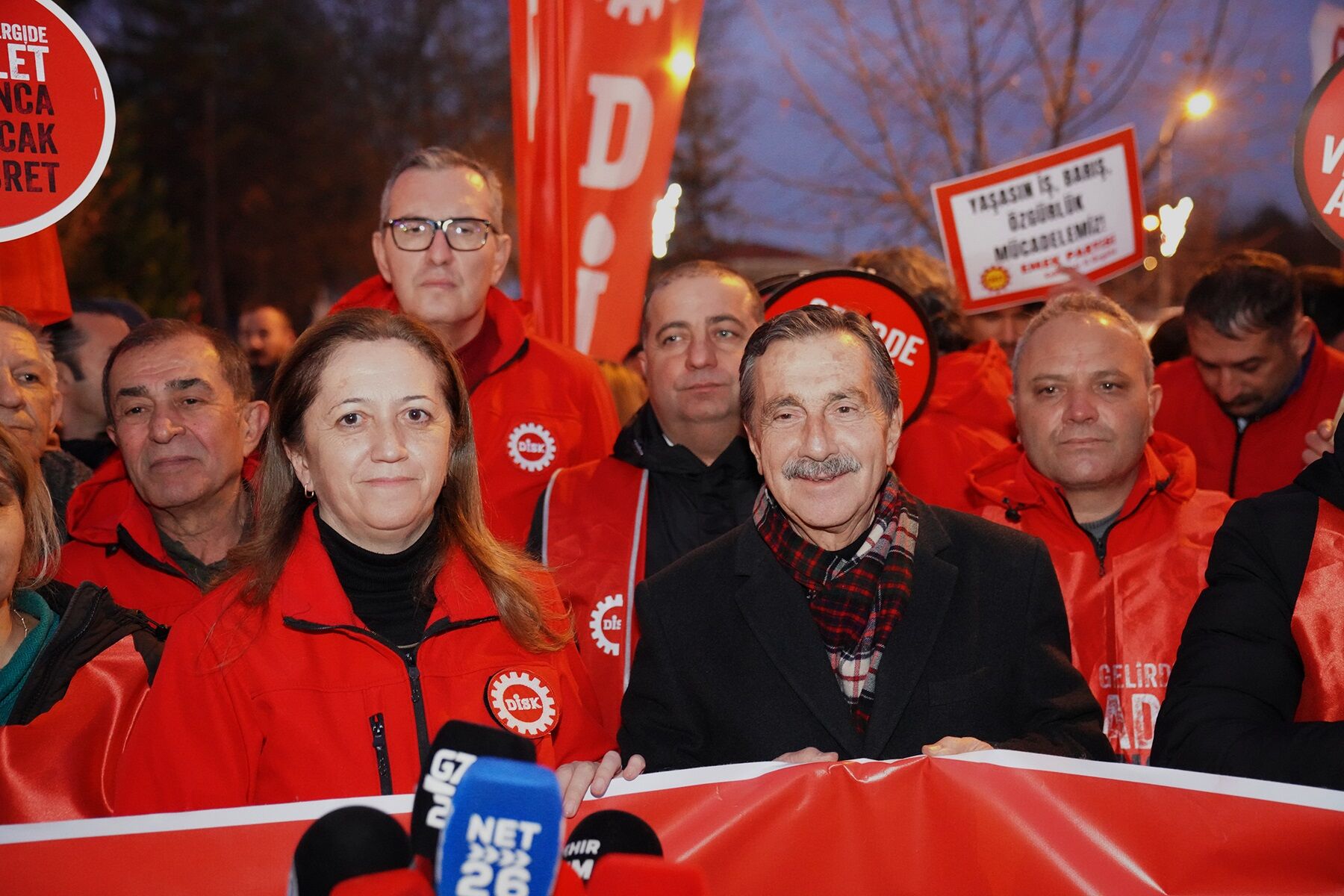 Başkan Ataç, insanca yaşam ve adalet yürüyüşünde DİSK üyeleriyle buluştu