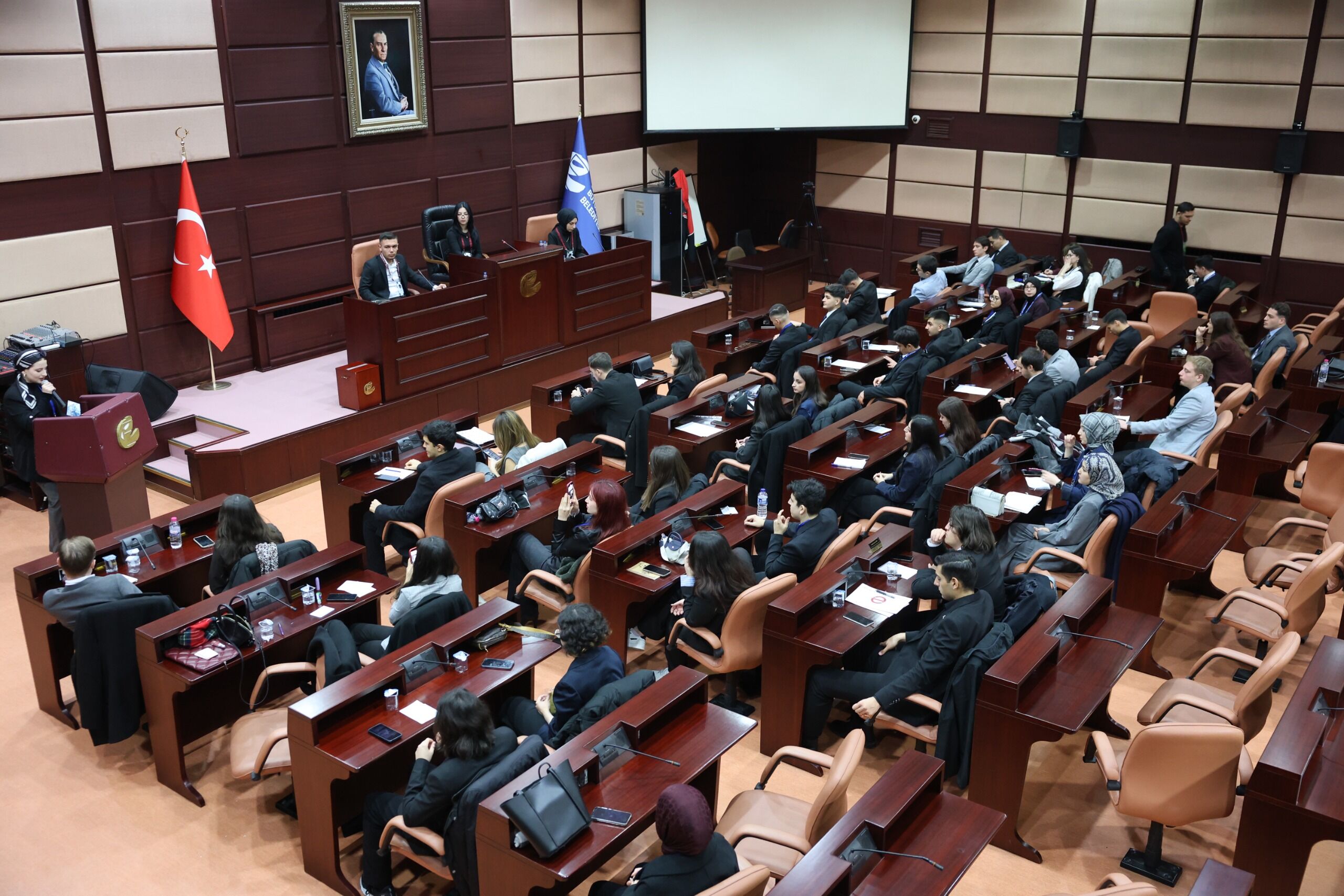 Gençler Büyükşehir Meclisi’nde yasama deneyimi yaşadı