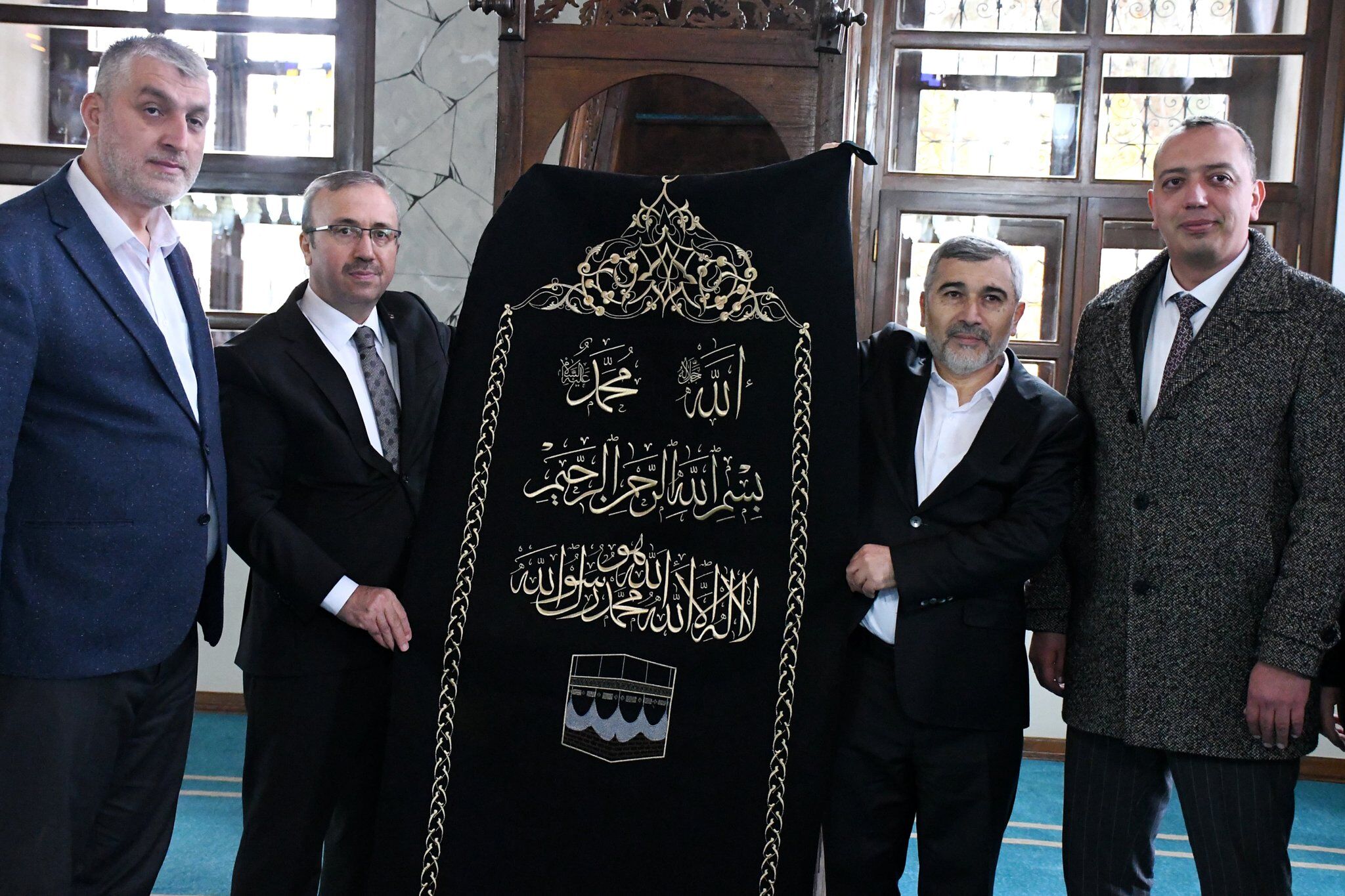 Milli Eğitim ve Müftülük İş Birliğiyle Camiye Yeni Minber Örtüsü