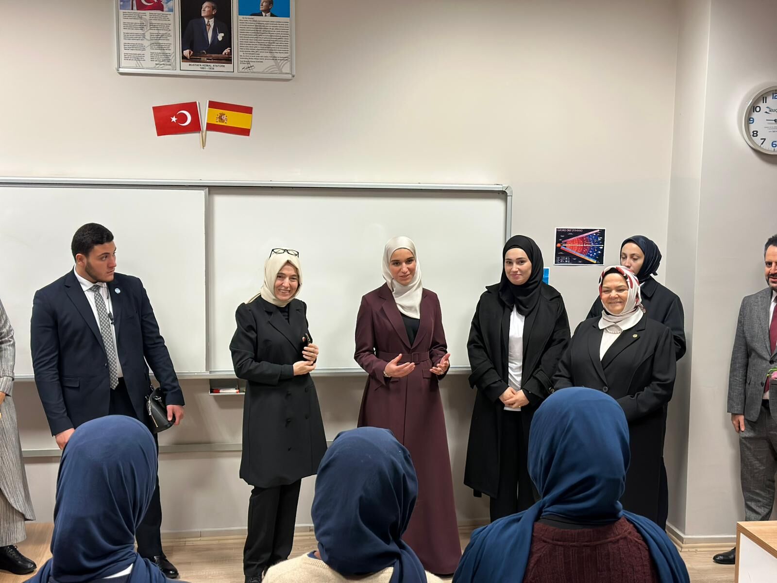 Latife El Durubi Gençlerin Projelerini İnceledi