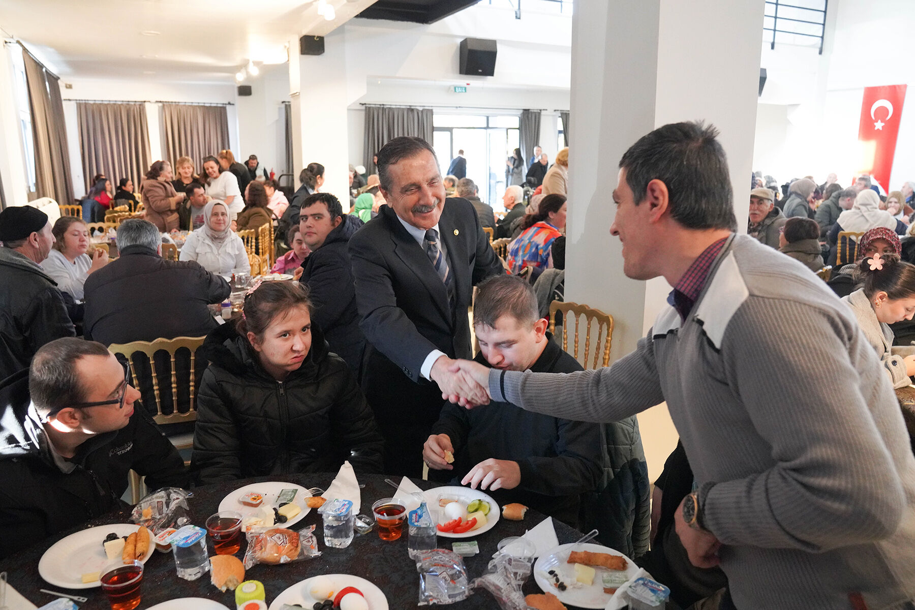 Başkan Ataç: "İyi Ki genç dostlarımızla beraber yürüyoruz"