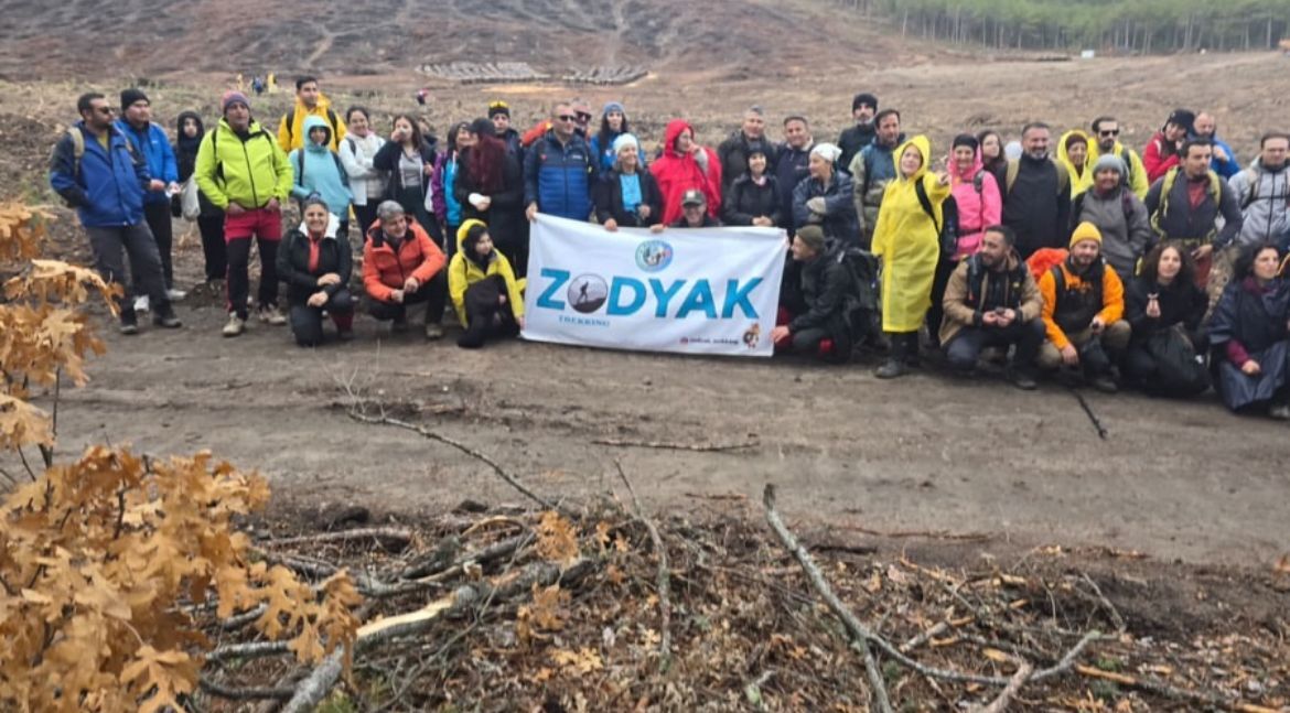 Zodyak Ekibi, Yangınzedelere Saygıyla Fidanları Toprakla Buluşturdu