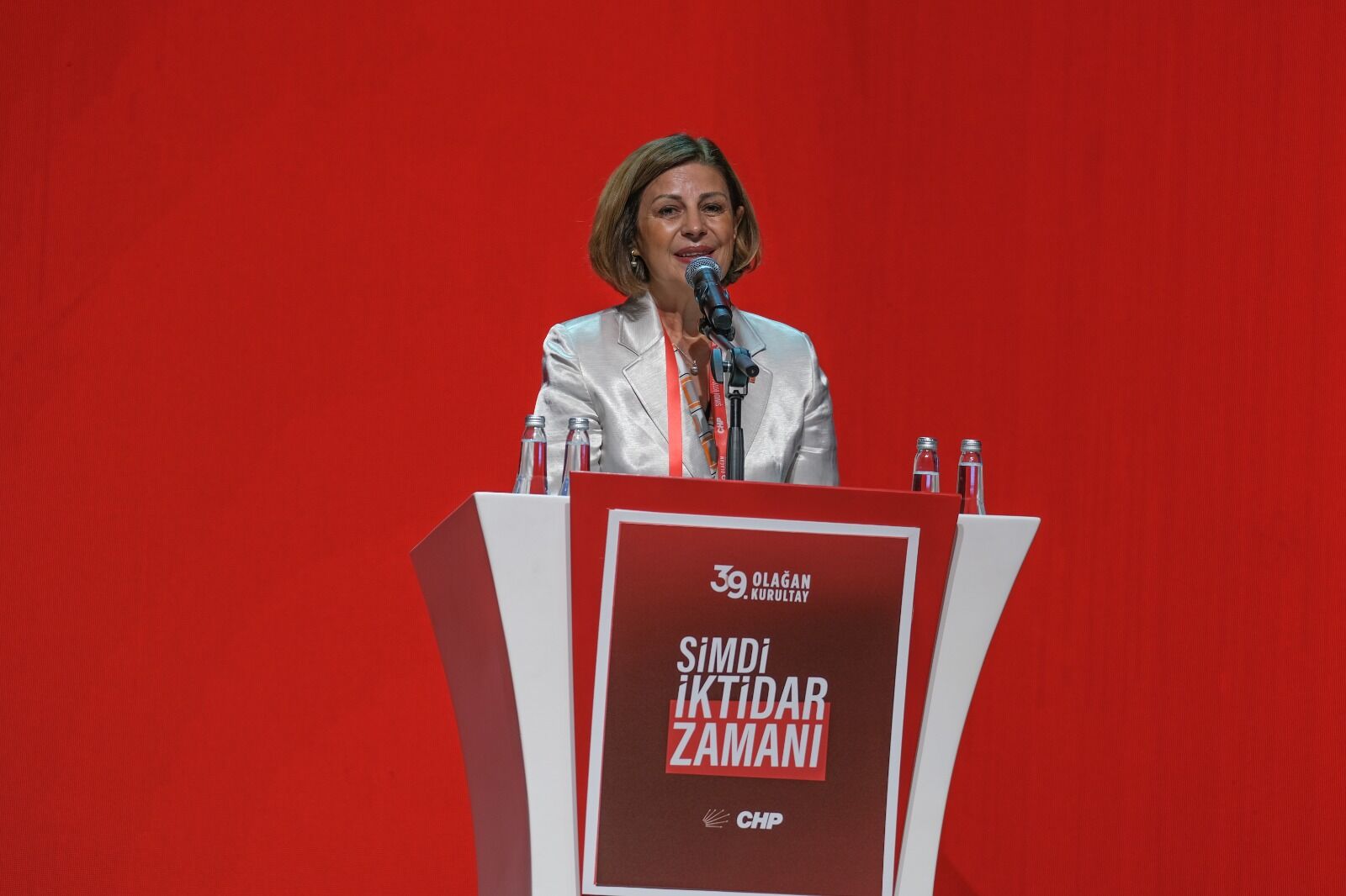 Ünlüce, CHP 39. Olağan Kurultayı’nda Divan Başkanlığı Yaptı