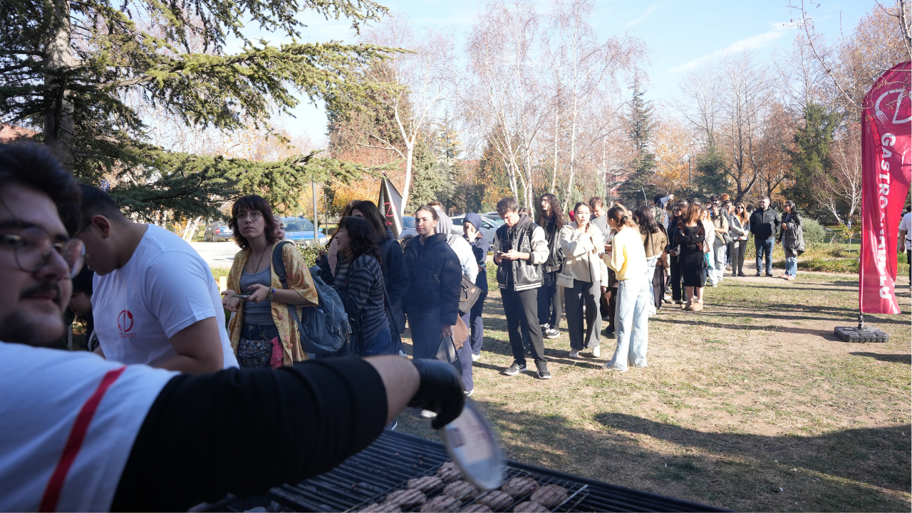 Öğrencilerinden “Dönem Arası Köfte Molası”