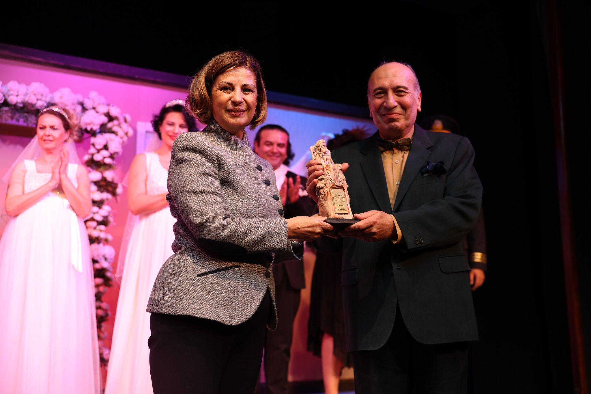 Başkan Ayşe Ünlüce’den Tiyatroya Destek