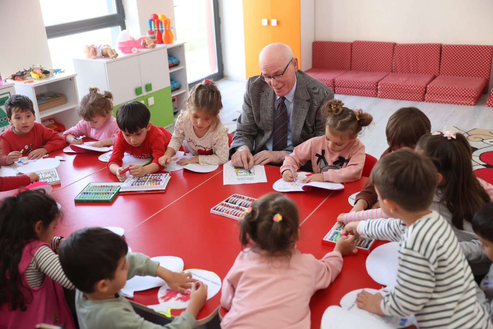 Başkan Kurt, Dünya Çocuk Hakları Gününü Kreş Minikleriyle Kutladı