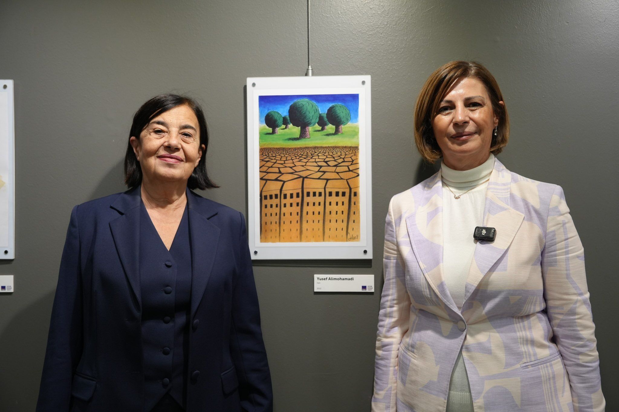 Ayşe Ünlüce'den “Küllerinden Doğan Umut” sergisini ziyaret