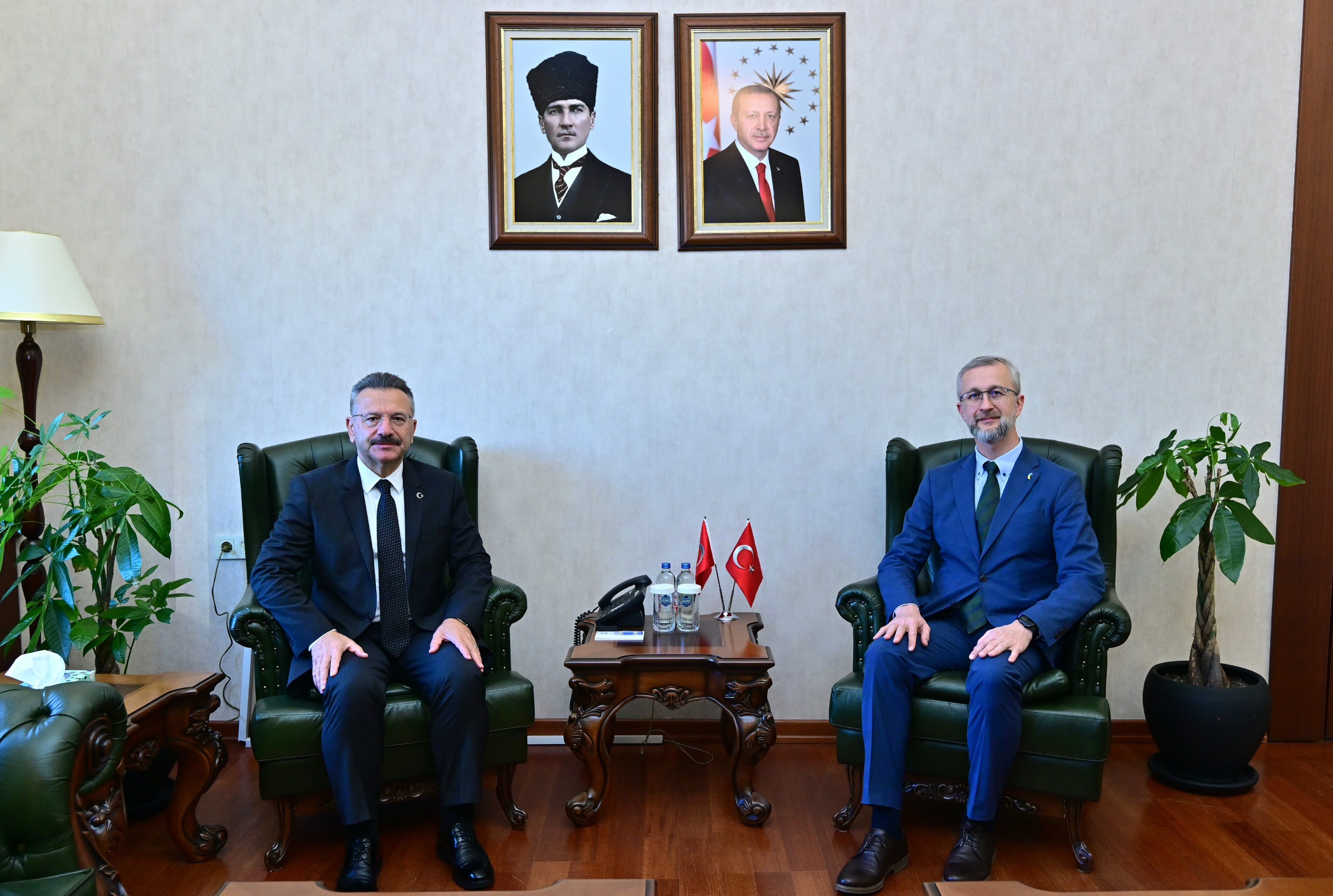 Ukrayna Büyükelçisi Dzhelıalov, Eskişehir Valiliğini Ziyaret Etti