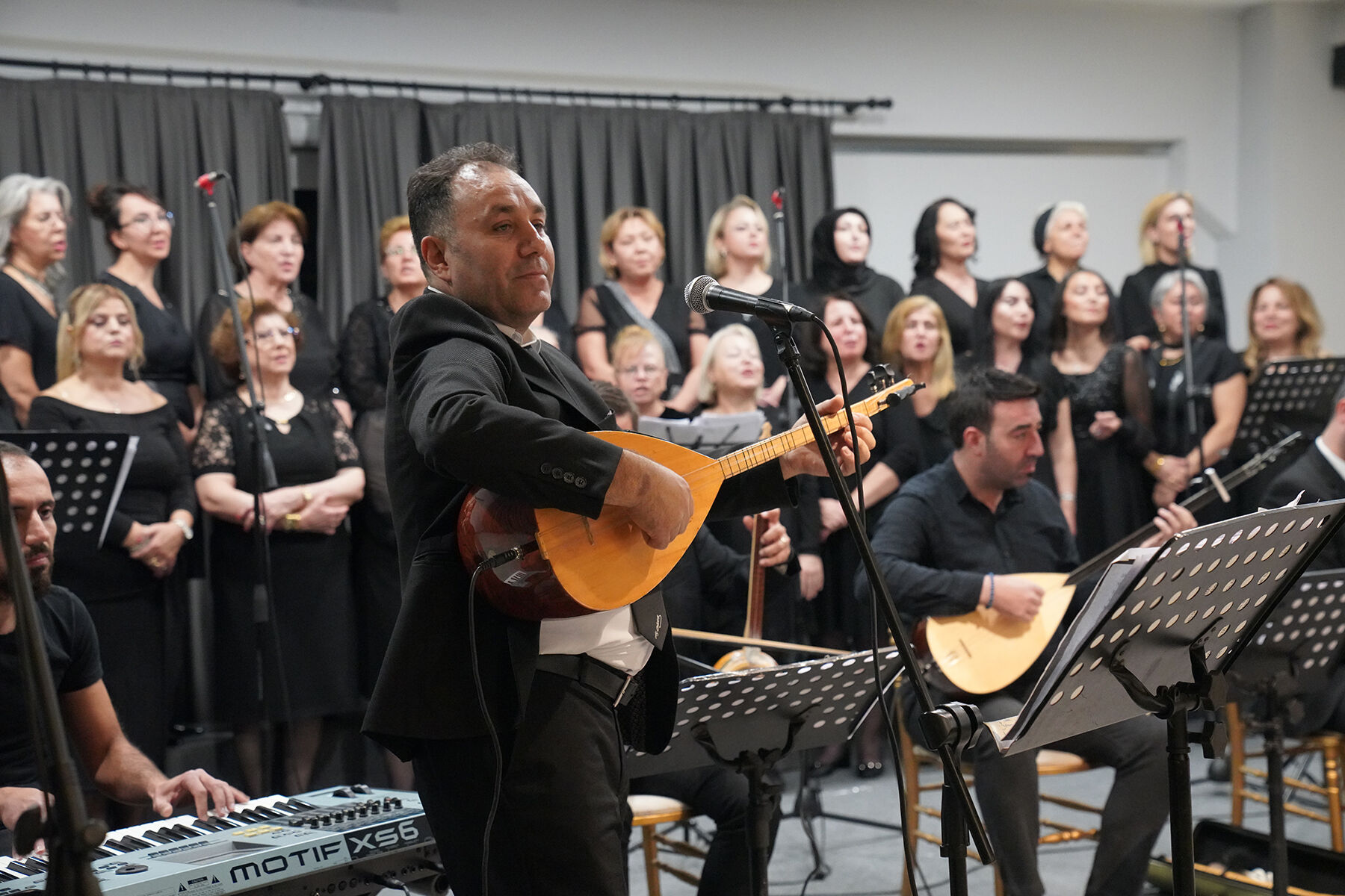 Sarı Saçlım Mavi Gözlüm’le Duygusal Anlar: Tepebaşı’nda Atatürk Anısına Konser