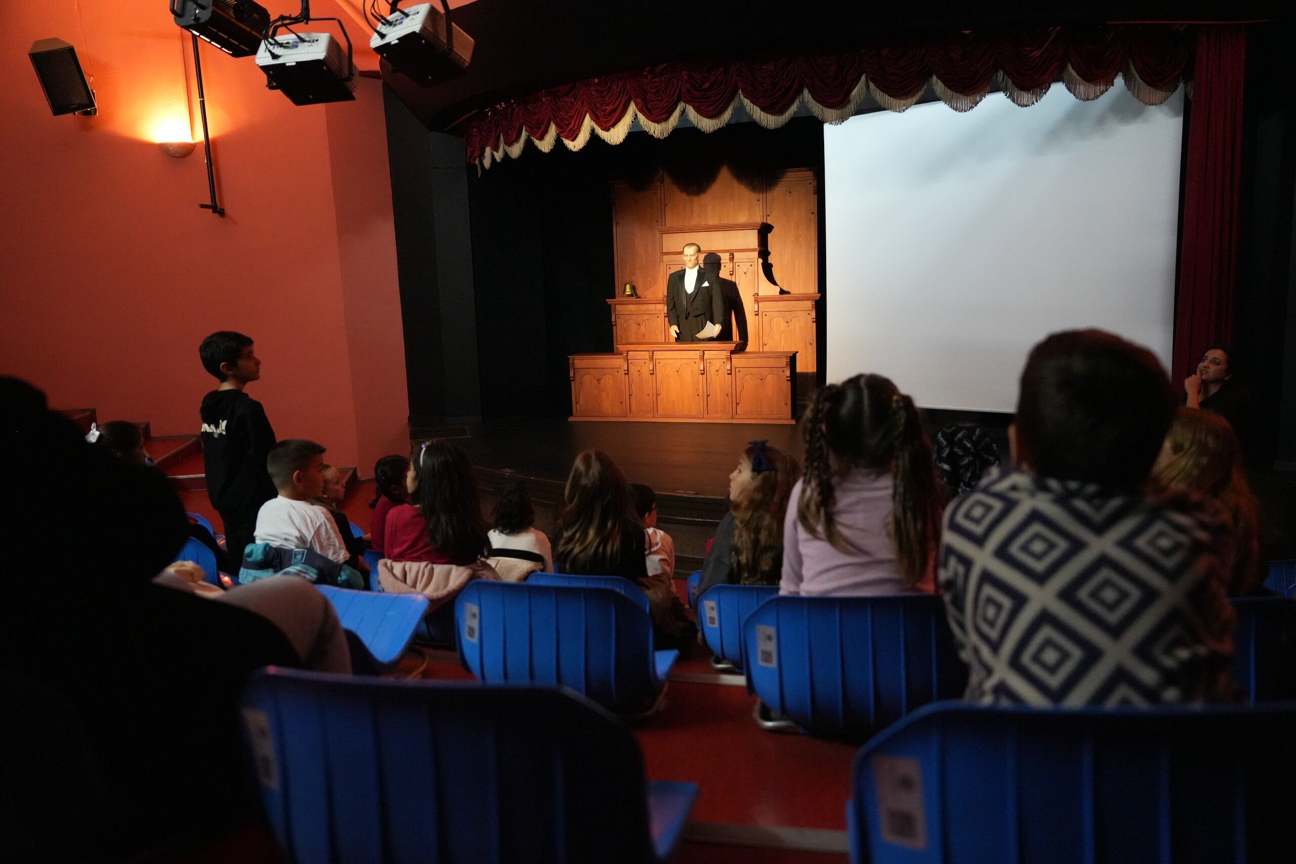 Çocuklara özel Atatürk'ü anma programı
