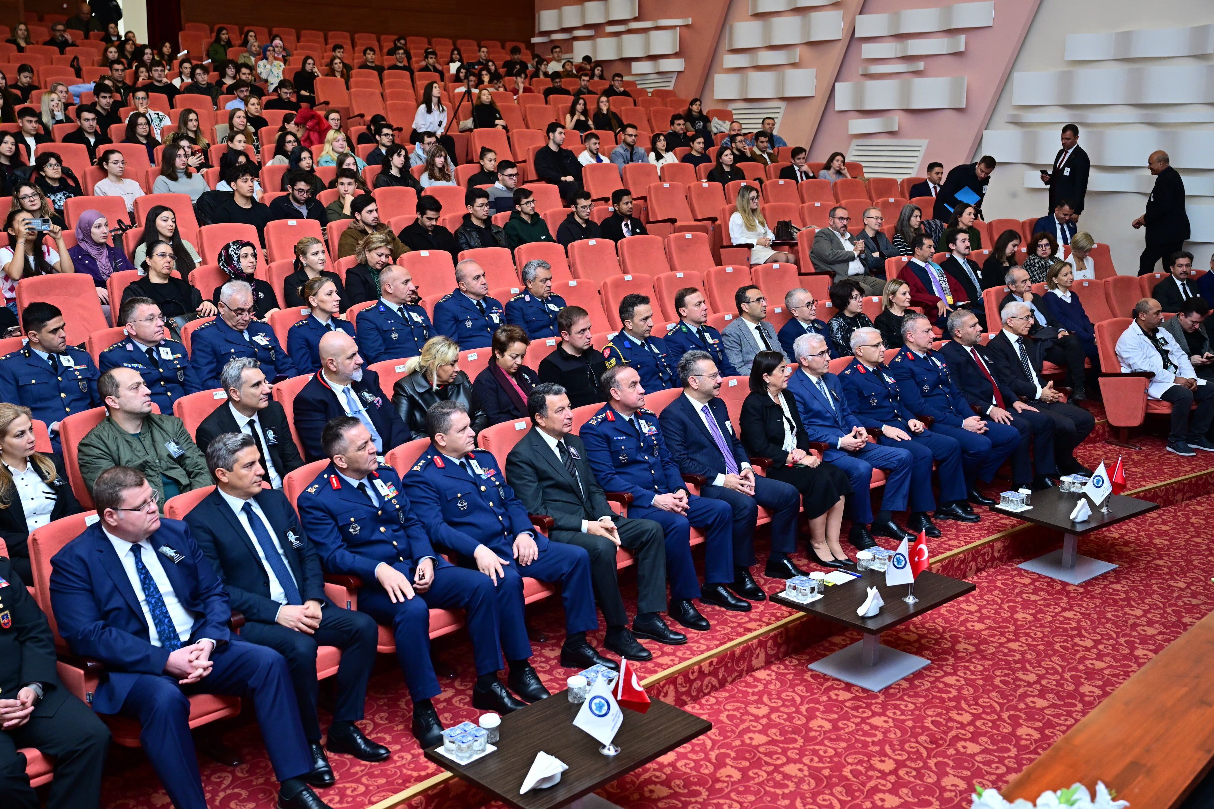 Atatürk’ün Sevdiği Şarkılarla Anma Programı Duygulandırdı