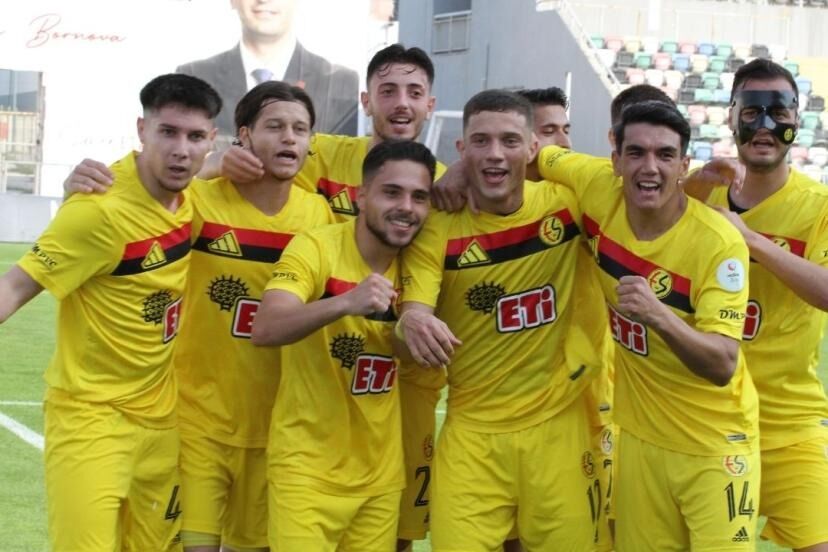 Kırmızı Şimşekler seriye gidiyor!