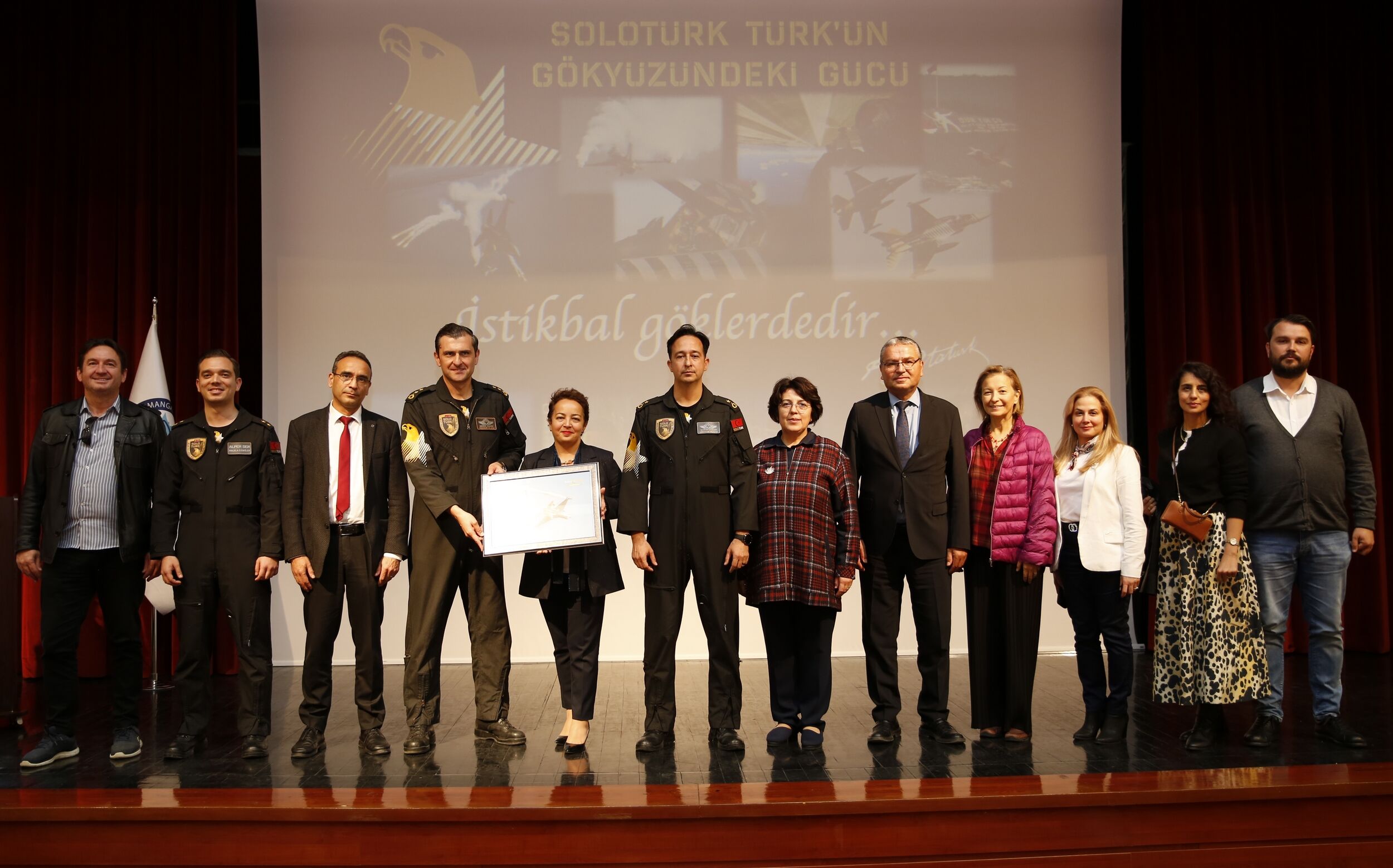 SOLOTÜRK öğrencilerle bir araya geldi