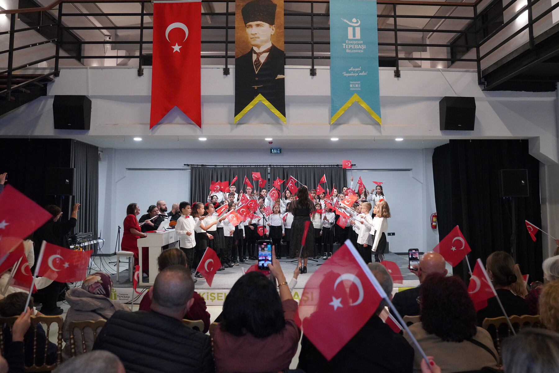 Minikler izleyici karşısına çıktı