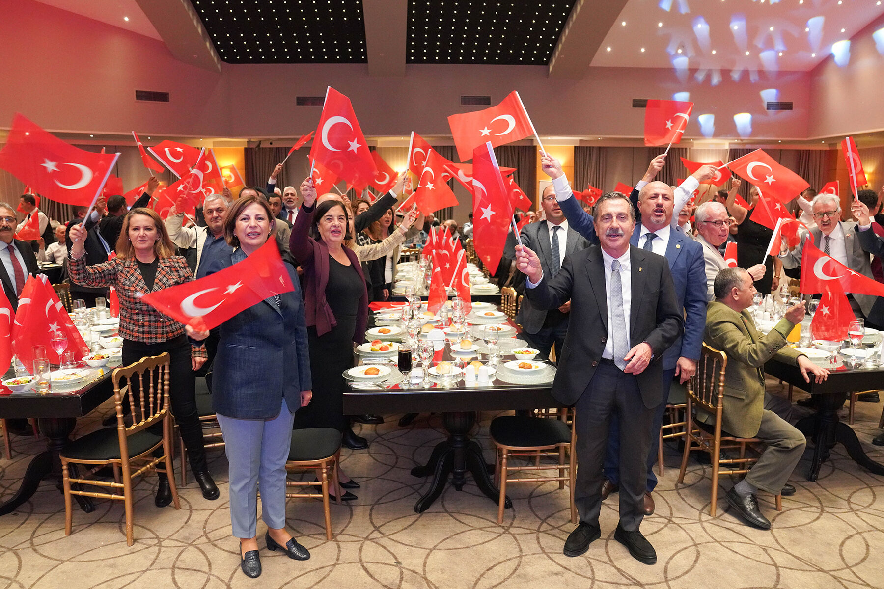 Cumhuriyet coşkusu  muhtarlarla kutlandı