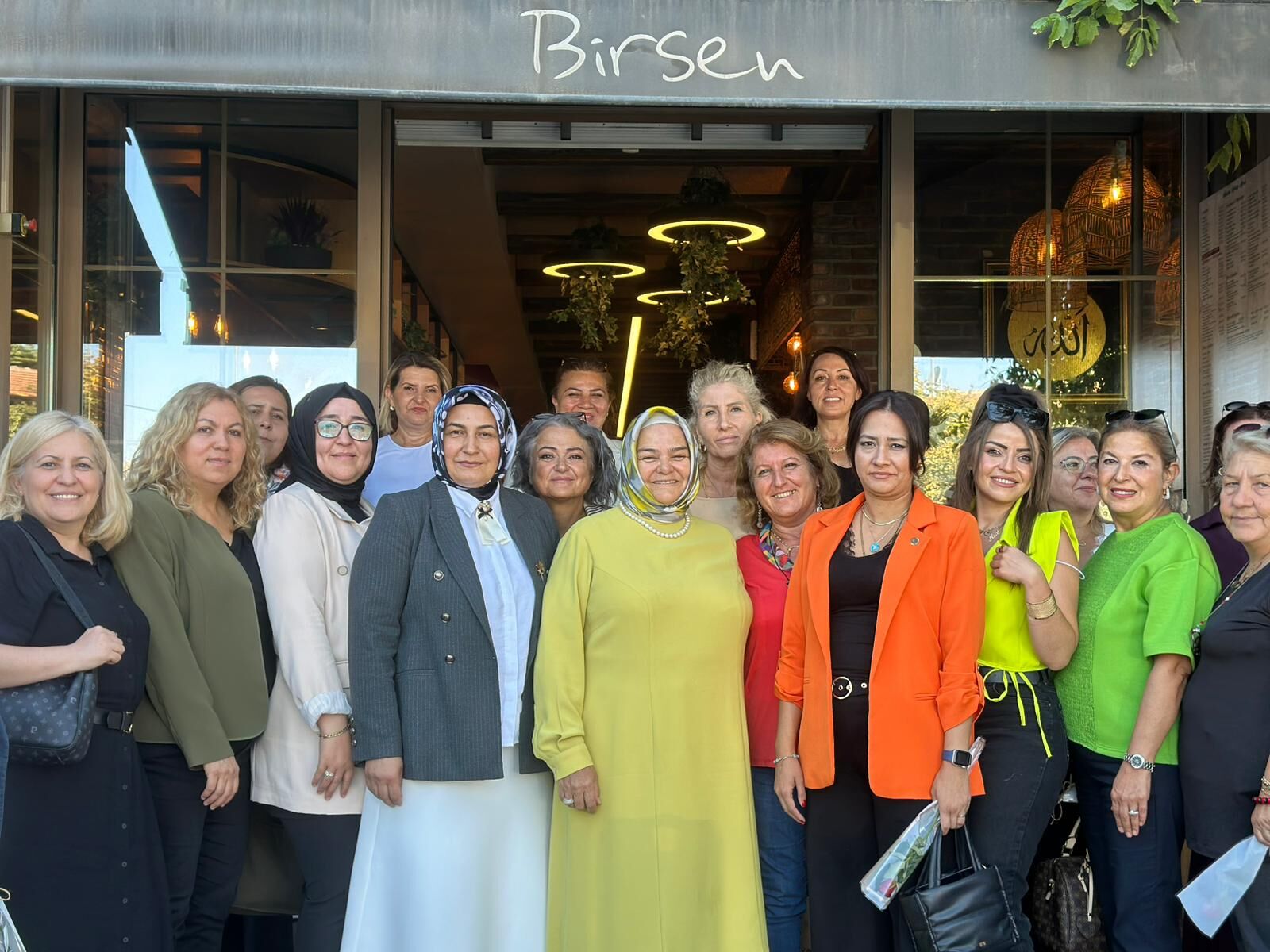 AK Parti Eskişehir İl Kadın Kolları'ndan kadın muhtarlarla buluşma programı