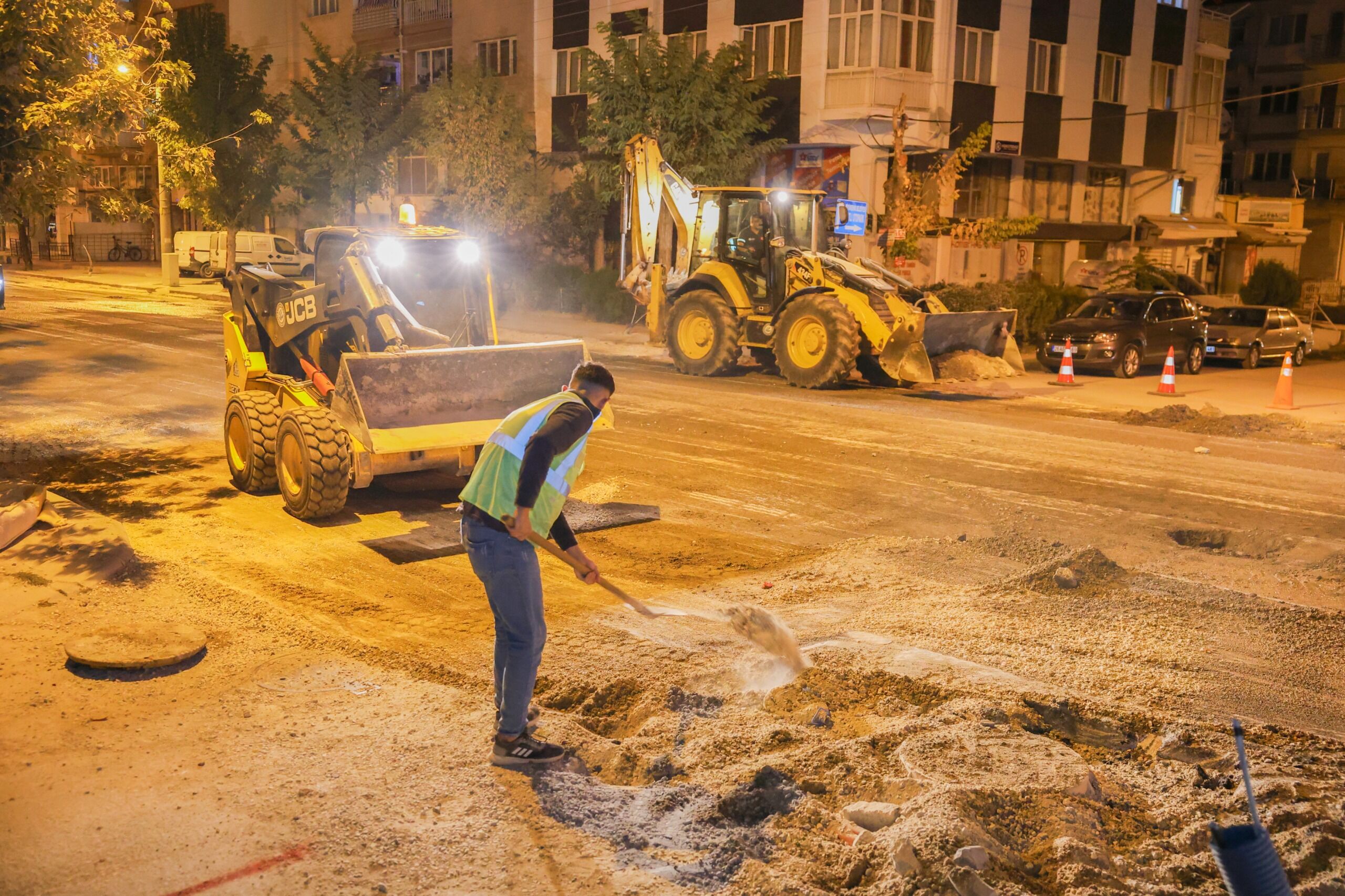 Büyükşehir Yol Yapım Çalışmalarını Sürdürüyor