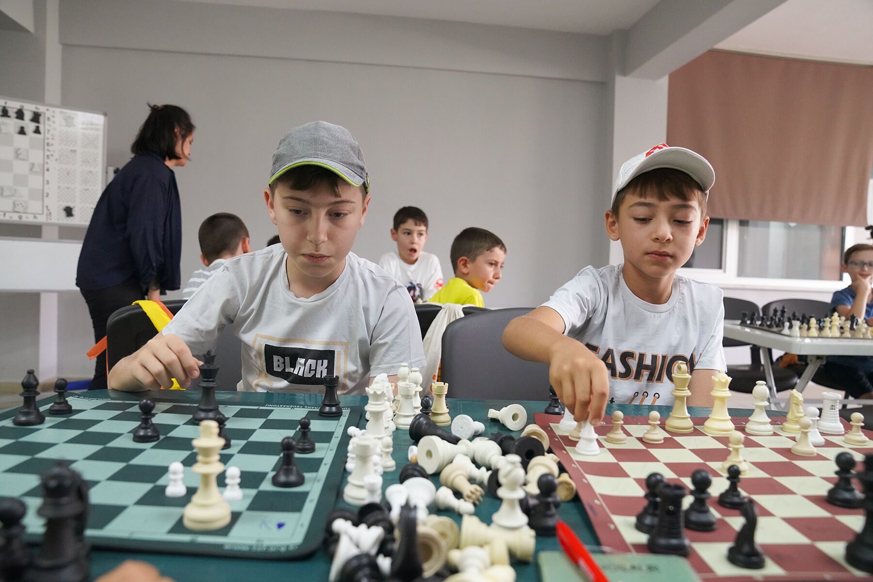 Miniklerin zihni tatilde satrançla güçleniyor