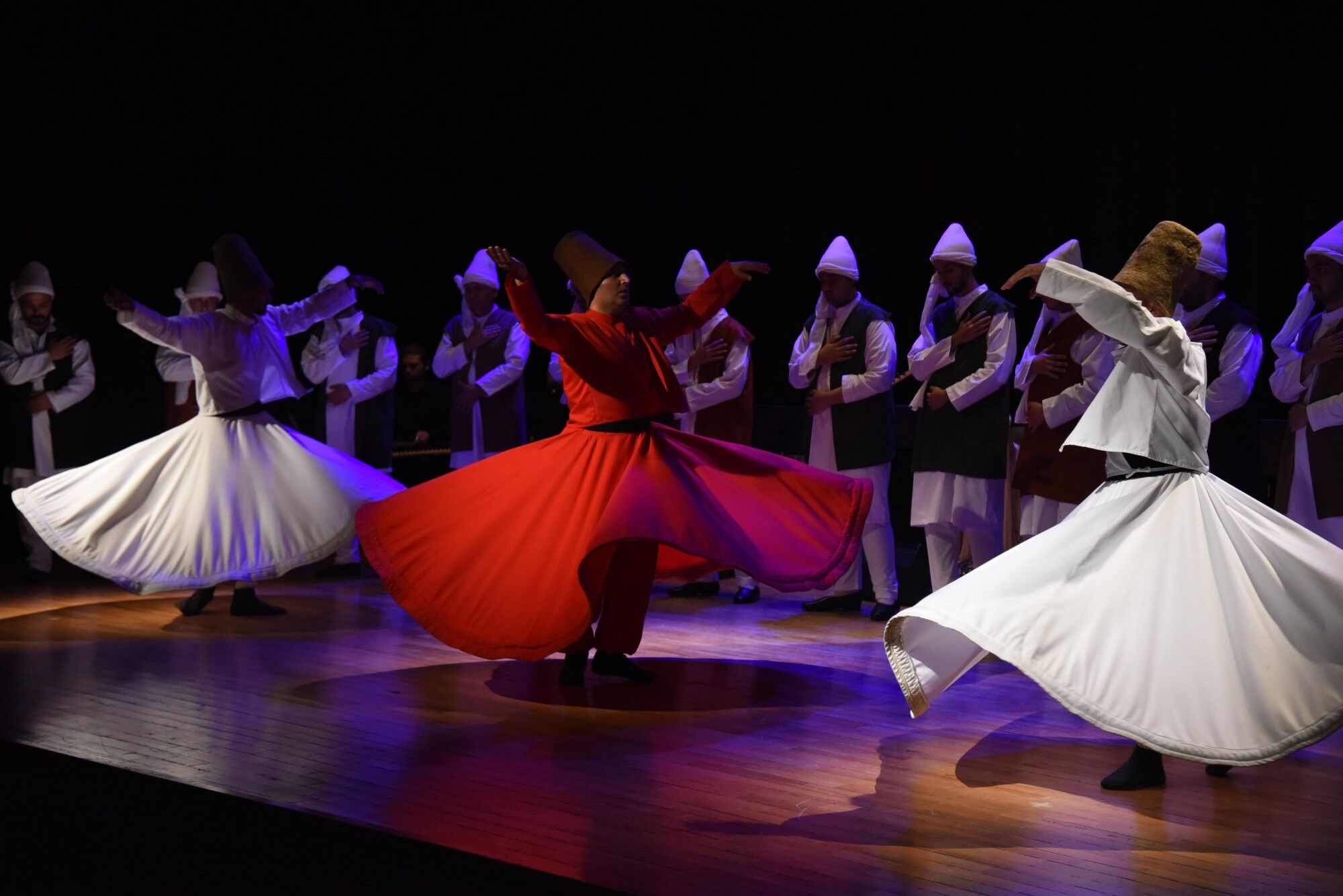 Yunus Emre şiirleri ve ilahileri ile anıldı