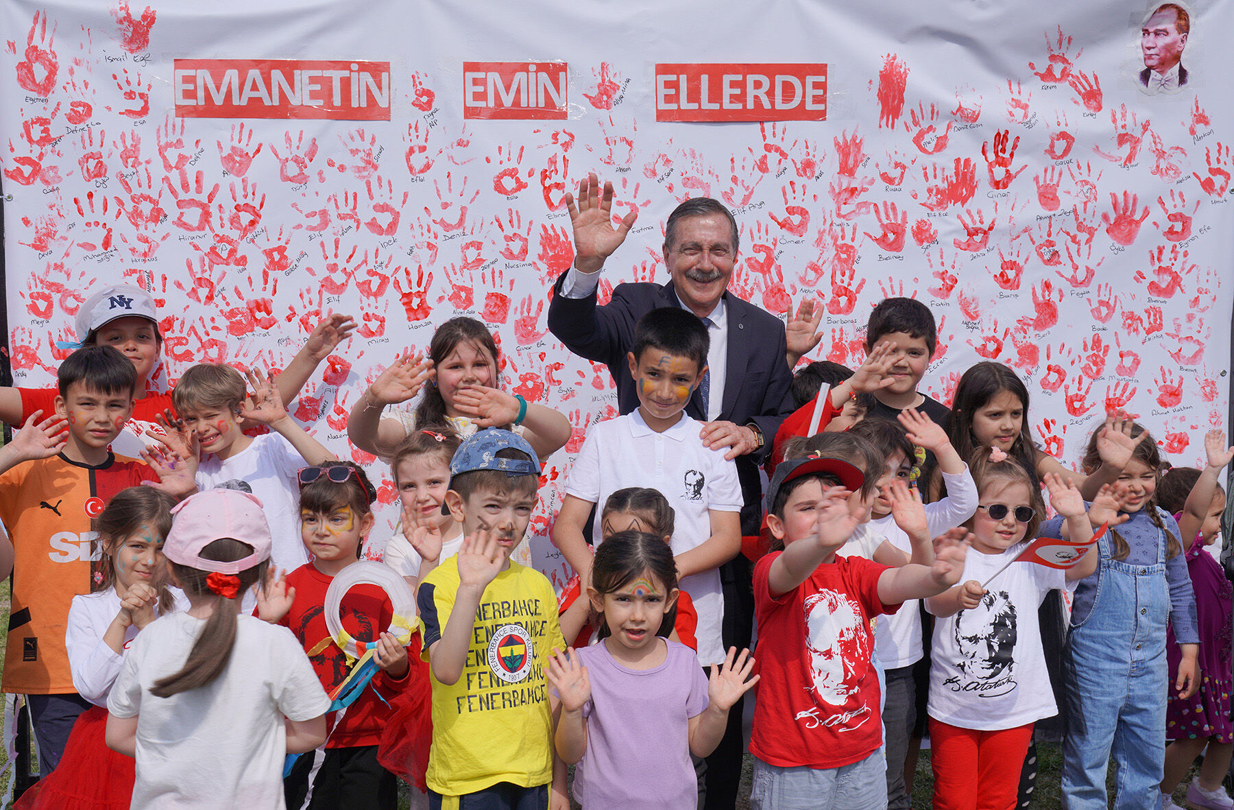 Binlerce çocuk 23 Nisan'ı Tepebaşı'nda kutladı