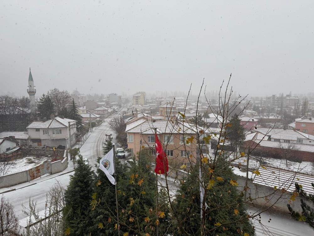 Eskişehir'e ilk kar düştü